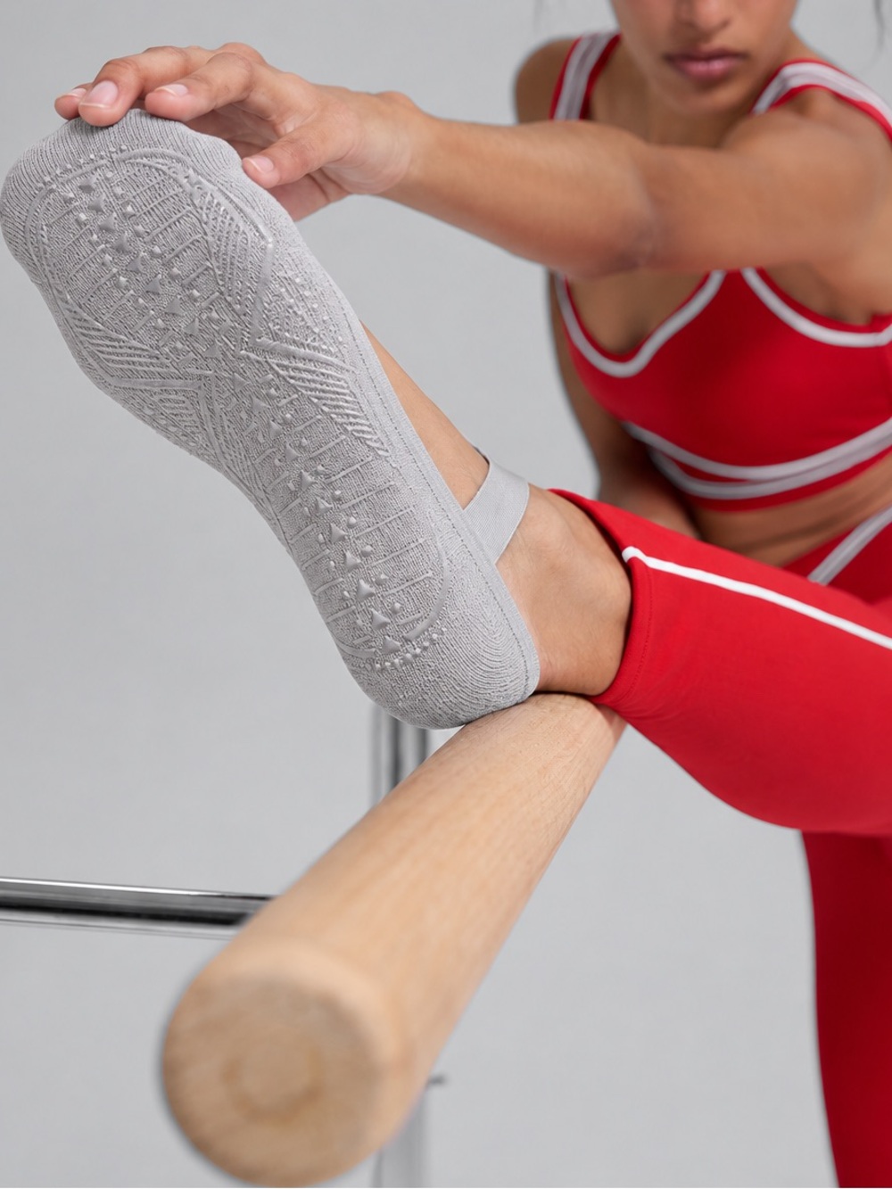 Alo Yoga Pivot Barre Ballet Socks w/ Grip Size Small/Medium Grey BNWT